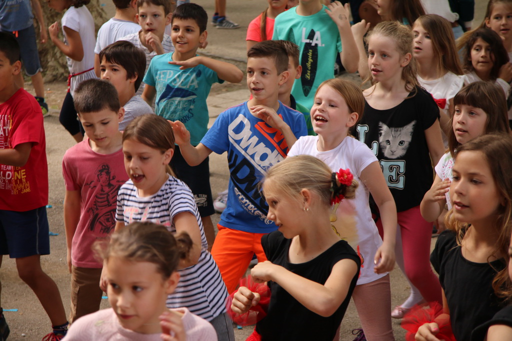 Posljednji dan nastave u OŠ Petra Preradovića u ritmu zumbe Posljednji dan nastave u OŠ Petra Preradovića u ritmu zumbe