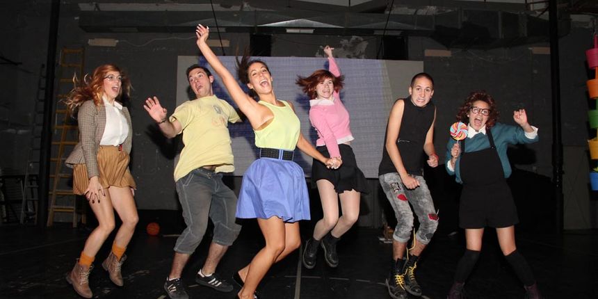 Ususret novoj sezoni u HNK Zadar u srijedu, 25. rujna s početkom u 20 sati premijerno će biti izvedena predstava SASVIM SAM POPUBERTETIO,  u produkciji  HNK ZADAR u suradnji s kazališnom udrugom “Igrajmo se” Zadar.  Autorica teksta je Sanja Pilić, a redat