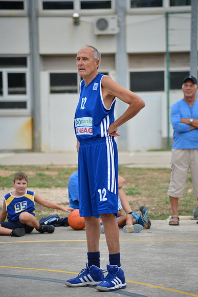 U povodu blagdana Kraljice Mira u Stanovima odigrana utakimica između veterana KK Zadar i Stanova, Foto: Iva Perinčić U povodu blagdana Kraljice Mira u Stanovima odigrana utakimica između veterana KK Zadar i Stanova, Foto: Iva Perinčić