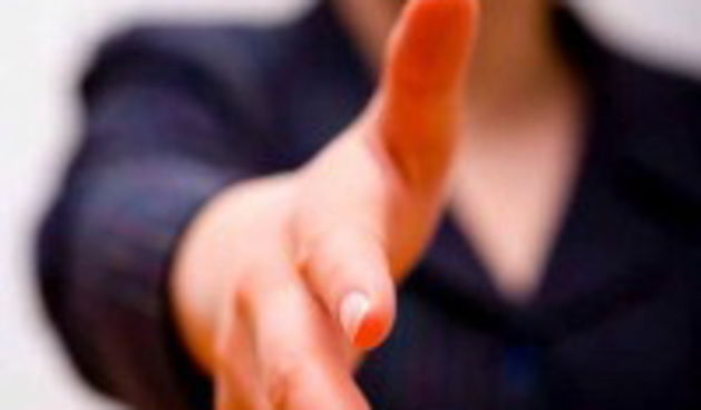 upoznavanje/foto: http://www.navidiku.rs/magazin/life-style/bonton/upoznavanje-predstavljanje-i-oslovljavanje_1833/