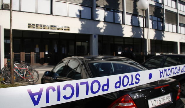 Varazdin, 080211. Tokom jutra oko 8,45 sati zaprimljena je dojava o postavljenoj eksplozivnoj napravi na Zupanijskom sudu u Varazdinu. Pregled mjesta dogadjaja je u tijeku. Foto: Andrej Svoger / Cropix