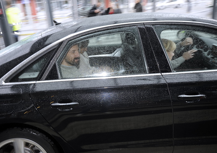 Ljubljana, 071110.
Danas je na ljubljansku zracnu luku Brnik stigao glumac Halit Ergenc poznatiji kao Onur iz sapunice 1001 noc. Stigao je avionom Turkisch airlinesa iz Istanbula.
Na slici: glumac Halit Ergenc odvezao se u Audiu A8.
Foto: Sime Sokota / CR Ljubljana, 071110.
Danas je na ljubljansku zracnu luku Brnik stigao glumac Halit Ergenc poznatiji kao Onur iz sapunice 1001 noc. Stigao je avionom Turkisch airlinesa iz Istanbula.
Na slici: glumac Halit Ergenc odvezao se u Audiu A8.
Foto: Sime Sokota / CR