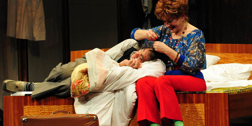 Zadar, 18.02.2013. snimio: Nenad Marčev 
premijera HNK Zadar 
Nikolaj Koljada: KOKOŠ, komedija 
redatelj: Dražen Ferenčina 
Igraju: Jasna Ančić, Tamara Šoletić, Žana Bumber, 
Ivica Jončić, Mirko Šatalić, 
Vinko Radovčič, Mimi Zadarski, Anto