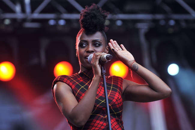 Zagreb, 220610.
Na Jarunu se od 21.-23.06. odrzava glazbeni spektakl T-Mobile INmusic festival na kojem ce nastupiti mnogobrojni izvodjaci kako iz zemlje tako i svijeta. Drugi dan festivala.
Na fotografiji: Grupa Morcheeba.
Foto: Boris Kovacev / CROPIX Zagreb, 220610.
Na Jarunu se od 21.-23.06. odrzava glazbeni spektakl T-Mobile INmusic festival na kojem ce nastupiti mnogobrojni izvodjaci kako iz zemlje tako i svijeta. Drugi dan festivala.
Na fotografiji: Grupa Morcheeba.
Foto: Boris Kovacev / CROPIX