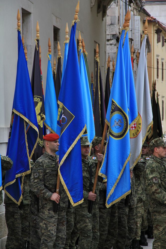 21. obljetnica VRA “Maslenica”: Mimohod branitelja 21. obljetnica VRA “Maslenica”: Mimohod branitelja