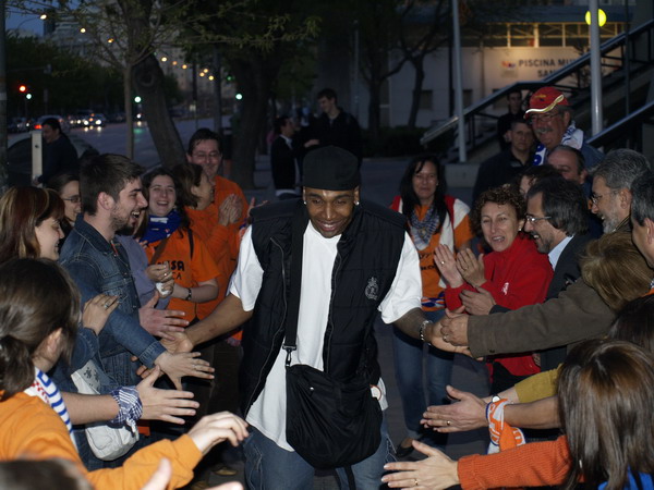 Fred House medju navijacima Pamese