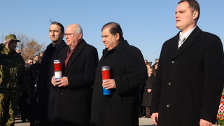 Zadar, 230110.
Povodom obiljezavanja 17. obljetnice vojno – redarstvene  akcije Maslenica , prve velike akcije Hrvatske vojske kojom je oslobodjen veci dio zadarskoga zaledja i omogucen promet izmedju sjevera i juga Hrvatske  polozeni su vjenci u Kasicu i