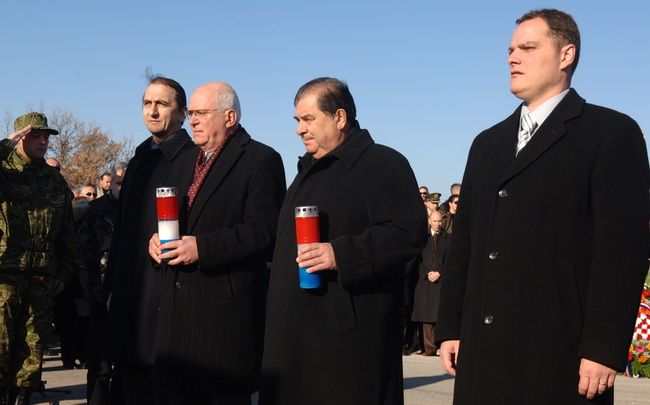 Zadar, 230110.
Povodom obiljezavanja 17. obljetnice vojno – redarstvene  akcije Maslenica , prve velike akcije Hrvatske vojske kojom je oslobodjen veci dio zadarskoga zaledja i omogucen promet izmedju sjevera i juga Hrvatske  polozeni su vjenci u Kasicu i