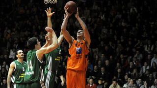 Sibenik ,170213.
Dvorana Baldekin 
Derbi utakmica izmedju GKK Sibenik i Sonik Puntamika Zadar za prvaka A2 Hrvatske kosarkaske lige Jug.
Foto: Niksa Stipanicev / CROPIX