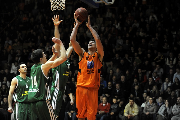 Sibenik ,170213.
Dvorana Baldekin 
Derbi utakmica izmedju GKK Sibenik i Sonik Puntamika Zadar za prvaka A2 Hrvatske kosarkaske lige Jug.
Foto: Niksa Stipanicev / CROPIX