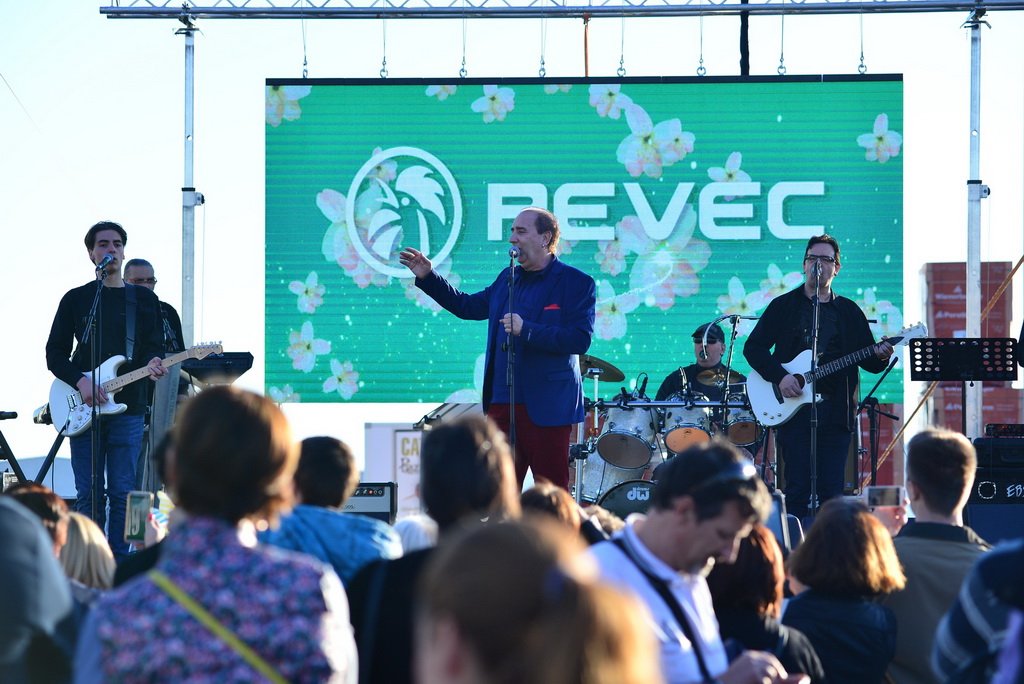 Otvorenje Peveca uz Mladena Grdovića i Klapu Intrade Otvorenje Peveca uz Mladena Grdovića i Klapu Intrade