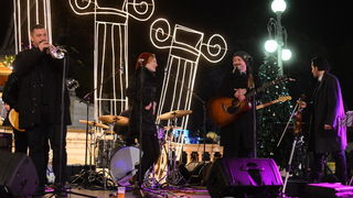 Advent u Zadru: Pavel raspjevao i rasplesao Zadrane na Trgu Petra Zoranića. Foto: Iva Perinčić Advent u Zadru: Pavel raspjevao i rasplesao Zadrane na Trgu Petra Zoranića. Foto: Iva Perinčić