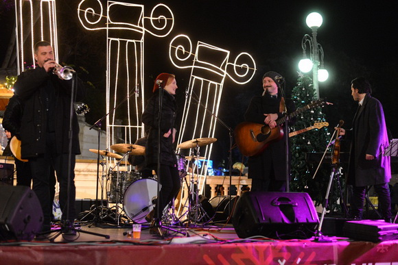 Advent u Zadru: Pavel raspjevao i rasplesao Zadrane na Trgu Petra Zoranića. Foto: Iva Perinčić Advent u Zadru: Pavel raspjevao i rasplesao Zadrane na Trgu Petra Zoranića. Foto: Iva Perinčić
