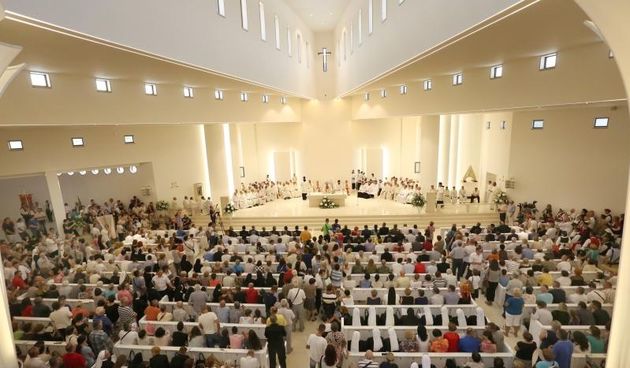 Novu crkvu Gospe Velikog Hrvatskog Krsnog Zavjeta i njezin oltar posvetio je biskup sibenski mons. Ante Ivas, Photo: Dusko Jaramaz/PIXSELL