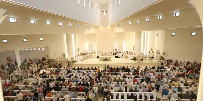 Novu crkvu Gospe Velikog Hrvatskog Krsnog Zavjeta i njezin oltar posvetio je biskup sibenski mons. Ante Ivas, Photo: Dusko Jaramaz/PIXSELL