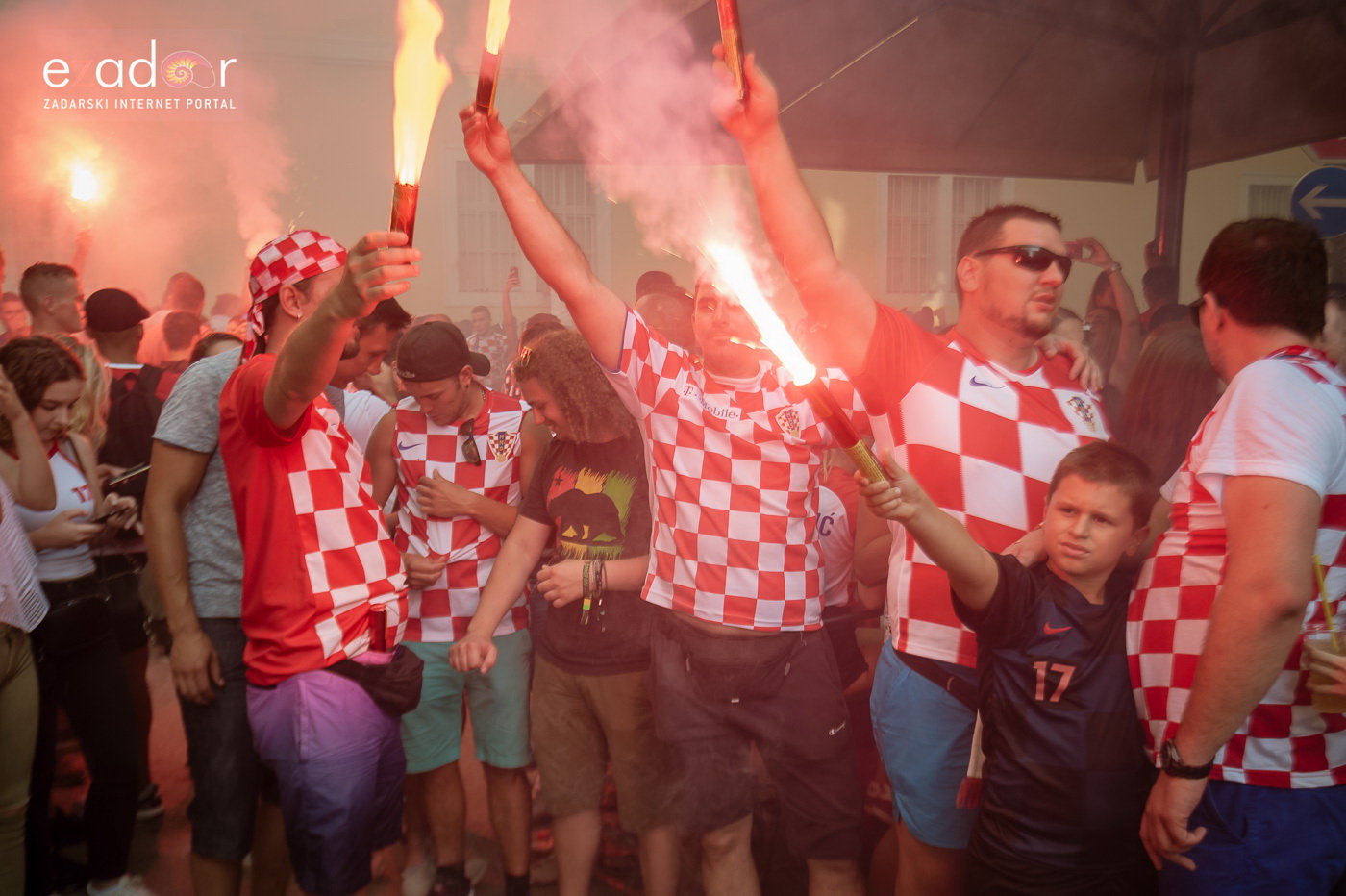 Navijačko ludilo u Zadru za vrijeme i nakon finala Svjetskog prvenstva Navijačko ludilo u Zadru za vrijeme i nakon finala Svjetskog prvenstva