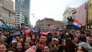 Navijači na Trgu bana Josipa jelačića čekaju Davis Cup reprezentativce