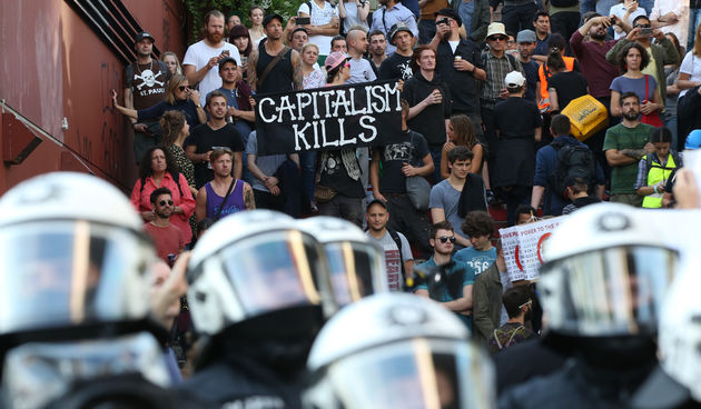 Hamburška kao ratna zona: policija zatražila pomoć, Melania Trump blokirana u rezidenciji