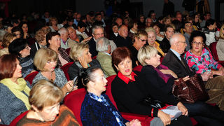 Zadar, 06.11.2012. snimio: Nenad Marčev
Gradsko kazalište Sisak &
Kazališna družina AMICRO
Mario Fratti:
PRIJATELJI(CE), komedija
redatelj: Boris B. Hrovat
igraju: Goran Grgić, Nada Abrus,
Dunja Sepčić, Igor Golub
Dvorana HNK Zadar Zadar, 06.11.2012. snimio: Nenad Marčev
Gradsko kazalište Sisak &
Kazališna družina AMICRO
Mario Fratti:
PRIJATELJI(CE), komedija
redatelj: Boris B. Hrovat
igraju: Goran Grgić, Nada Abrus,
Dunja Sepčić, Igor Golub
Dvorana HNK Zadar