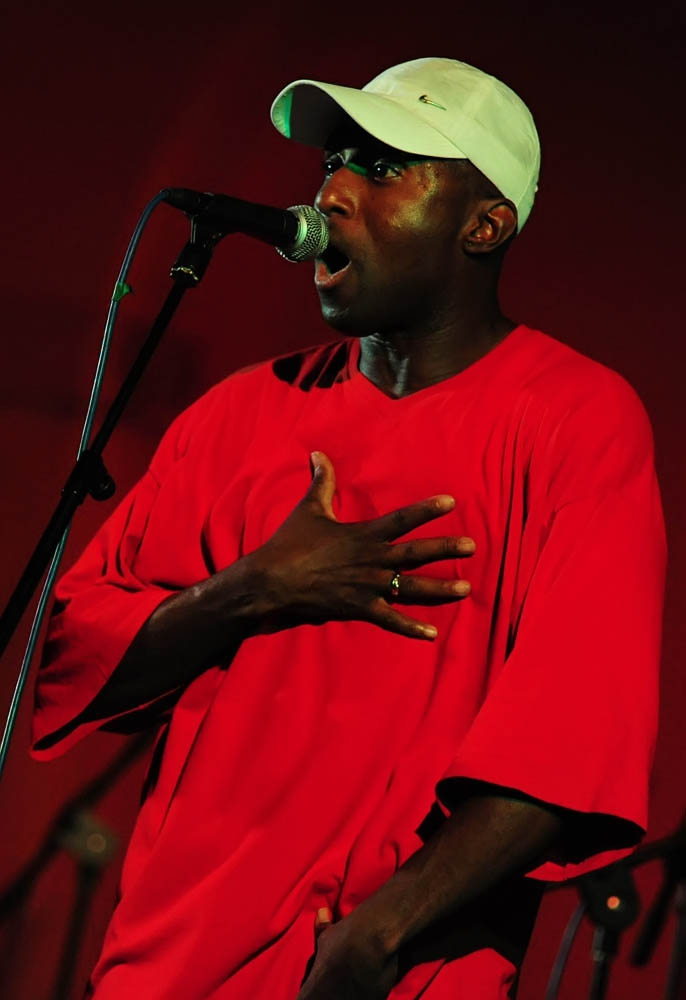 Zadar, 28.07.2011. snimio: Nenad Marčev
HIP HOP – JAZZ
SASKIA LAROO PROJECT (NL-USA-CRO- ITALY)
Saskia Laroo – trumpet, vocal
Warren Byrd – keyboards, vocal
MC Stewlocks Andy Ninvalle – rap, vocal
Daniel Guelli – bass guitar
Sin Banović – dr Zadar, 28.07.2011. snimio: Nenad Marčev
HIP HOP – JAZZ
SASKIA LAROO PROJECT (NL-USA-CRO- ITALY)
Saskia Laroo – trumpet, vocal
Warren Byrd – keyboards, vocal
MC Stewlocks Andy Ninvalle – rap, vocal
Daniel Guelli – bass guitar
Sin Banović – dr