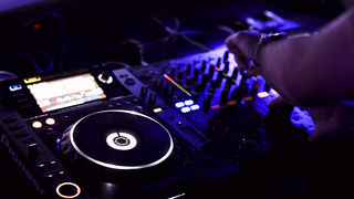 Subota u zagrebačkom Aquariusu protekla je u zagrijavanju za Moonsplash festival koji će se u zrćanskom Aquariusu održati od 11. do 13. kolovoza. Na Moonsplashu će nastupiti planetarne zvijezde elektroničke glazbe: Benny Benassi, Merk & Kremont, Dimitri V Subota u zagrebačkom Aquariusu protekla je u zagrijavanju za Moonsplash festival koji će se u zrćanskom Aquariusu održati od 11. do 13. kolovoza. Na Moonsplashu će nastupiti planetarne zvijezde elektroničke glazbe: Benny Benassi, Merk & Kremont, Dimitri V