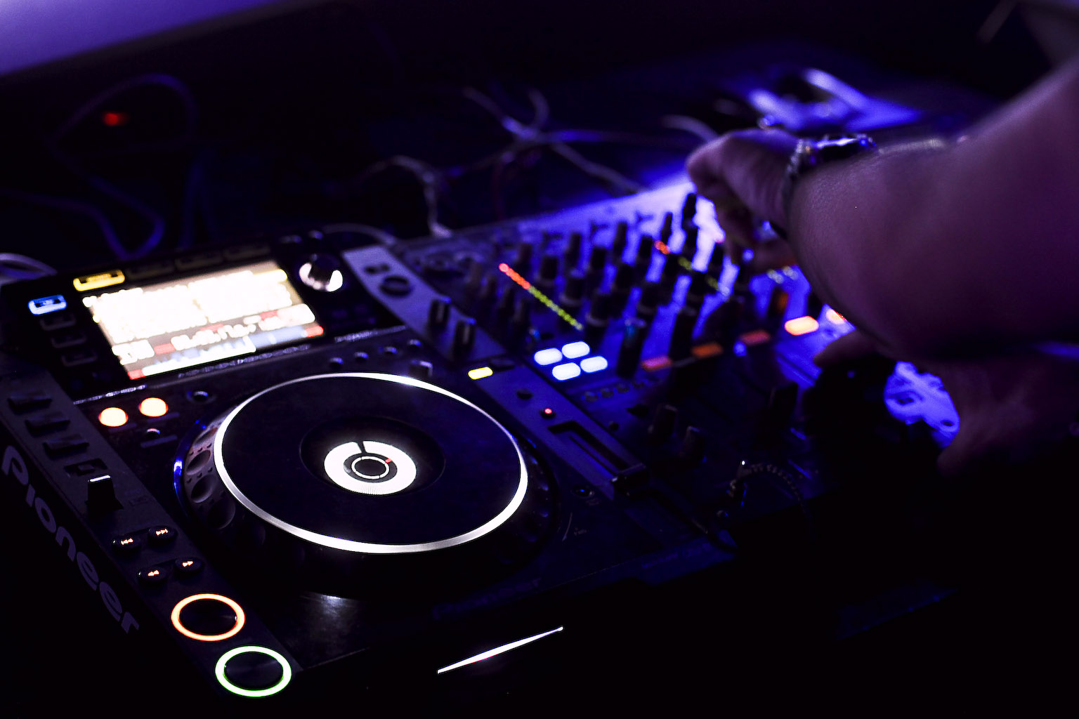 Subota u zagrebačkom Aquariusu protekla je u zagrijavanju za Moonsplash festival koji će se u zrćanskom Aquariusu održati od 11. do 13. kolovoza. Na Moonsplashu će nastupiti planetarne zvijezde elektroničke glazbe: Benny Benassi, Merk & Kremont, Dimitri V Subota u zagrebačkom Aquariusu protekla je u zagrijavanju za Moonsplash festival koji će se u zrćanskom Aquariusu održati od 11. do 13. kolovoza. Na Moonsplashu će nastupiti planetarne zvijezde elektroničke glazbe: Benny Benassi, Merk & Kremont, Dimitri V