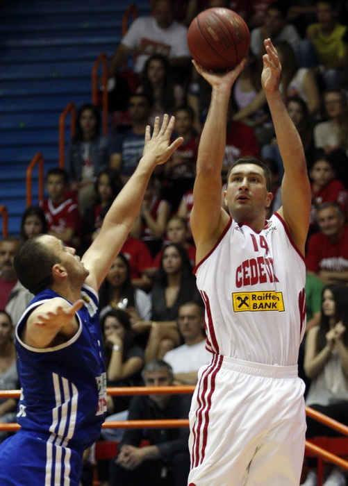 Zagreb, 220513
Dvorana II Doma sportova.
Kosarkaska utakmica pulufinale doigravanja za prvaka Hrvatske (2 utakmica) Cedevita – Zadar.
Na slici: Goran Suton 14, Ive Ivanov 6.
Foto: Nenad Dugi / CROPIX Zagreb, 220513
Dvorana II Doma sportova.
Kosarkaska utakmica pulufinale doigravanja za prvaka Hrvatske (2 utakmica) Cedevita – Zadar.
Na slici: Goran Suton 14, Ive Ivanov 6.
Foto: Nenad Dugi / CROPIX