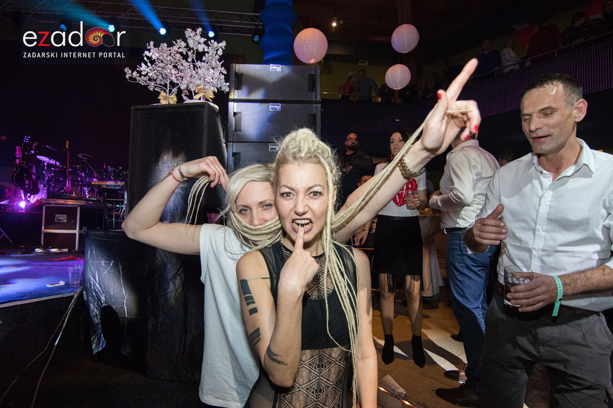 Ludnica u Saturnusu: Najbolji doček u svemiru i šire Ludnica u Saturnusu: Najbolji doček u svemiru i šire