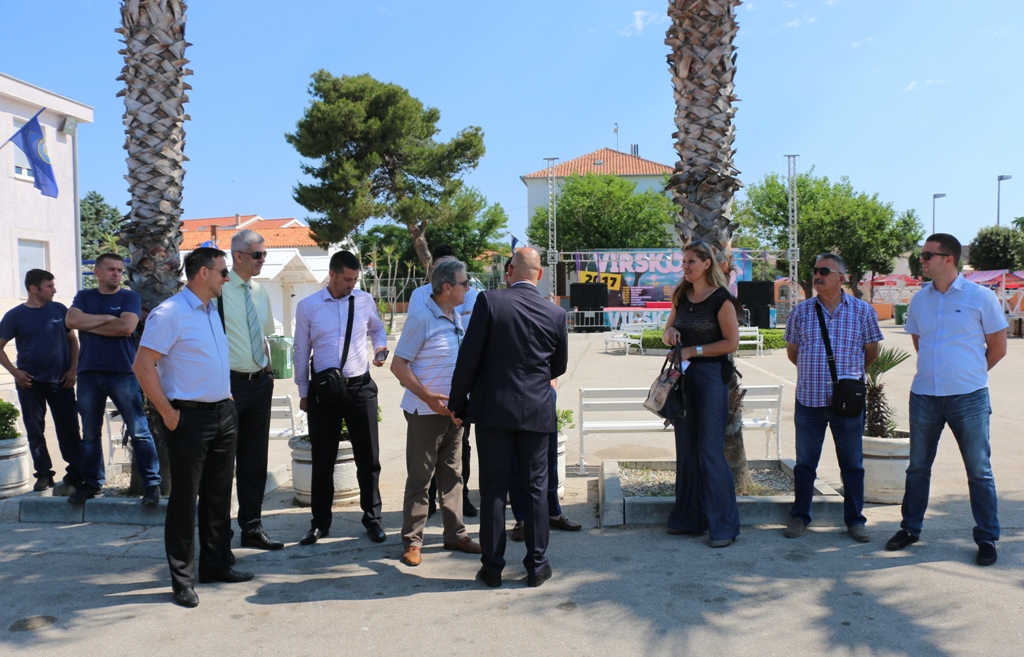 Vir: Primopredaja novog voznog parka komunalne tvrtke Čisti otok Vir: Primopredaja novog voznog parka komunalne tvrtke Čisti otok