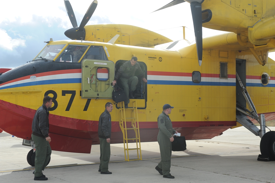 Posade dvaju Canadiara vratili se s uspješne misije u sjevernoj Italiji Posade dvaju Canadiara vratili se s uspješne misije u sjevernoj Italiji