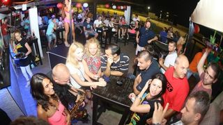 Opis  02.08.2014., Zadar – Playboy party turneja nastavila se i u Zadru u klubu Mango gdje su atraktivne plesacice uljepsale vecer mnogih gostiju. Photo: Filip Brala/PIXSELL Autor  Filip Brala/PIXSELL Ključne riječi  party, stranka, playboy, Mango, ljeto