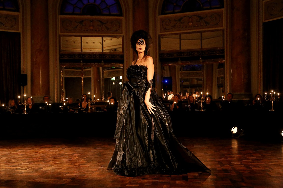 Modni spektakl Hippy Gardena