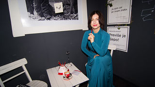 Više od 30.000 ljudi diljem Hrvatske sudjelovalo je 2015. godine u Julius Meinl Poetry projektu te pisanju stihova. A priliku da prvi svoju kavu u 2015. godini plaćaju stihovima imali su Milana Vlaović, Jelena Veljača, Judita Franković, Enes Vejzović, And