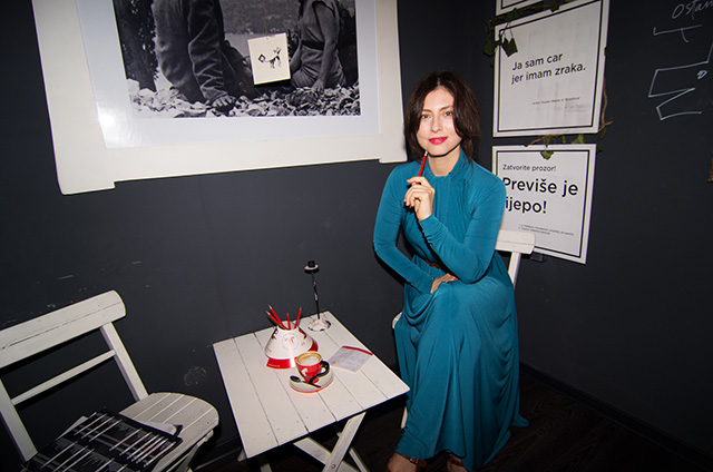 Više od 30.000 ljudi diljem Hrvatske sudjelovalo je 2015. godine u Julius Meinl Poetry projektu te pisanju stihova. A priliku da prvi svoju kavu u 2015. godini plaćaju stihovima imali su Milana Vlaović, Jelena Veljača, Judita Franković, Enes Vejzović, And