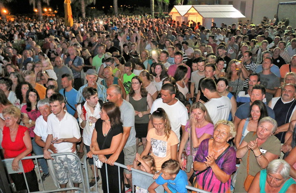 Virsko ljeto 2016: Dražen Zečić Zeko i Banana Band raspjevali i rasplesali Vir