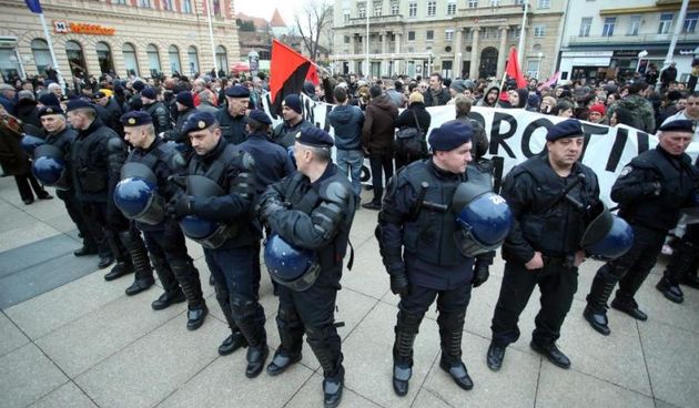 28.02.2015., Zagreb – Inicijativa Ujedinjeni protiv fasizma organizirala prosvjed koji se odrzao na Trgu bana Josipa Jelacica. Photo: Sanjin Strukic/PIXSELL