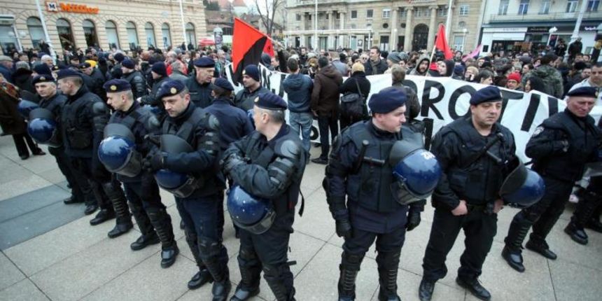 28.02.2015., Zagreb – Inicijativa Ujedinjeni protiv fasizma organizirala prosvjed koji se odrzao na Trgu bana Josipa Jelacica. Photo: Sanjin Strukic/PIXSELL