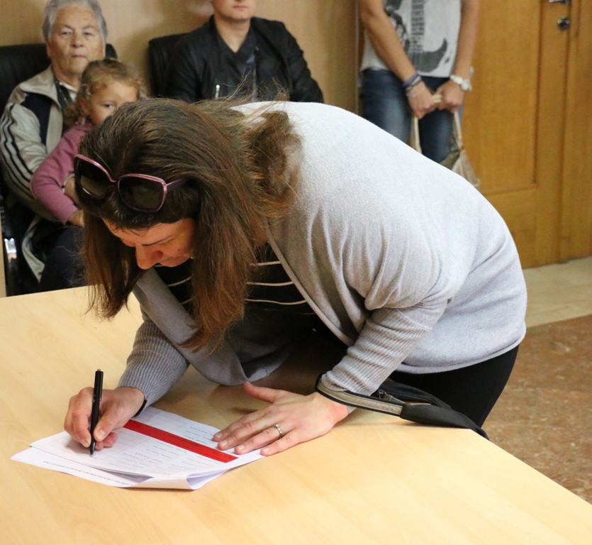 Vir: Dodjela materijalne pomoći roditeljima za nabavku udžbenika i školske opreme Vir: Dodjela materijalne pomoći roditeljima za nabavku udžbenika i školske opreme