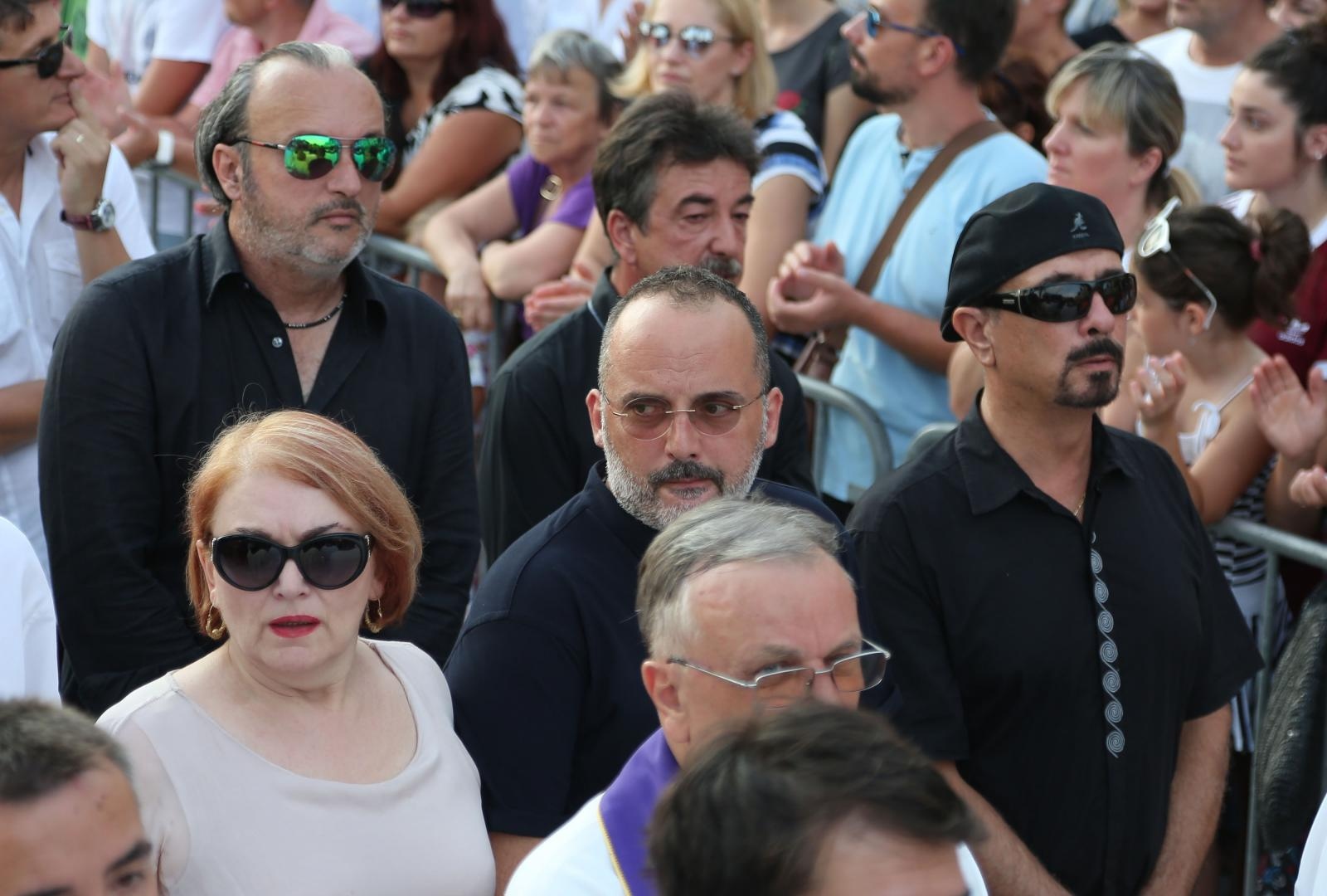 Split dostojanstveno na posljednju plovidbu ispratio legendu Olivera Dragojevića