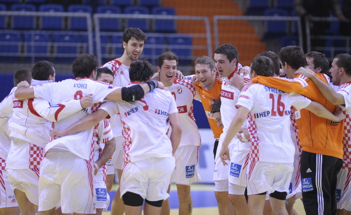 Vrsac, 160112.
Europsko prvenstvo u rukometu u Srbiji.
Prvo kolo, utakmica izmedju Hrvatske i Islanda.
Na slici: slavlje hrvatskih igraca.
Foto: Drazen Aleksic / CROPIX Vrsac, 160112.
Europsko prvenstvo u rukometu u Srbiji.
Prvo kolo, utakmica izmedju Hrvatske i Islanda.
Na slici: slavlje hrvatskih igraca.
Foto: Drazen Aleksic / CROPIX