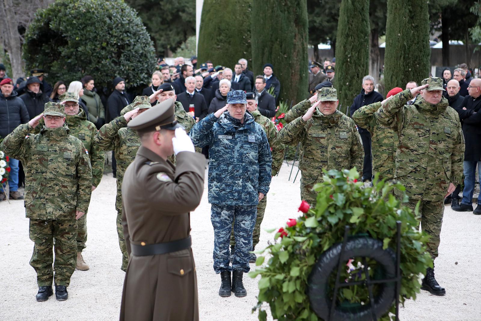 Na Gradskom groblju odana počast poginulim hrvatskim braniteljima povodom 30. obljetnice VRO Maslenica Na Gradskom groblju odana počast poginulim hrvatskim braniteljima povodom 30. obljetnice VRO Maslenica