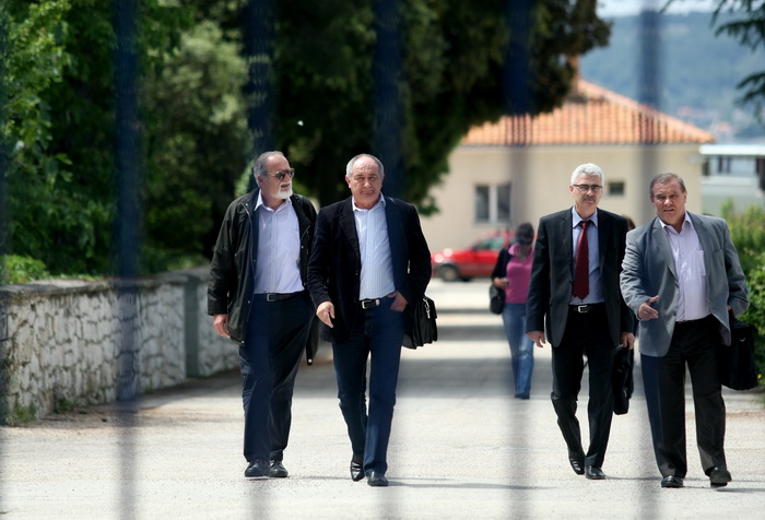 Zadar, 080513.
Gazenica. Prosvjed radnica Adrij u Gazenici koje traze 9 neisplacenih placa ili otpremnine.
Na fotografiji: predstavnici PP Div-a.
Foto: Jure Miskovic / CROPIX Zadar, 080513.
Gazenica. Prosvjed radnica Adrij u Gazenici koje traze 9 neisplacenih placa ili otpremnine.
Na fotografiji: predstavnici PP Div-a.
Foto: Jure Miskovic / CROPIX