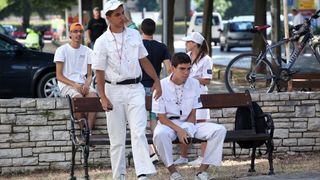 18.07.2013., Zadar – Prometna jedinica mladezi, mladi zadarski bobiji kako im tepaju gradjani uvelike pridonose olaksanom kretanju automobila kroz grad. Bez njih vecina raskrizja te ulice blize centru grada bile bi zagusene zbog prometnih cepova. Velika 18.07.2013., Zadar – Prometna jedinica mladezi, mladi zadarski bobiji kako im tepaju gradjani uvelike pridonose olaksanom kretanju automobila kroz grad. Bez njih vecina raskrizja te ulice blize centru grada bile bi zagusene zbog prometnih cepova. Velika