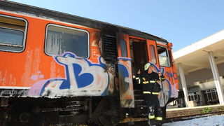 Zadar, 100911.
Na zadarskom zeljeznickom kolodvoru danas oko 12 sati zapalio se klima uredjaj u sinobusu. Nitko nije ozljedjen.
Foto: Andrija Lucic / CROPIX Zadar, 100911.
Na zadarskom zeljeznickom kolodvoru danas oko 12 sati zapalio se klima uredjaj u sinobusu. Nitko nije ozljedjen.
Foto: Andrija Lucic / CROPIX