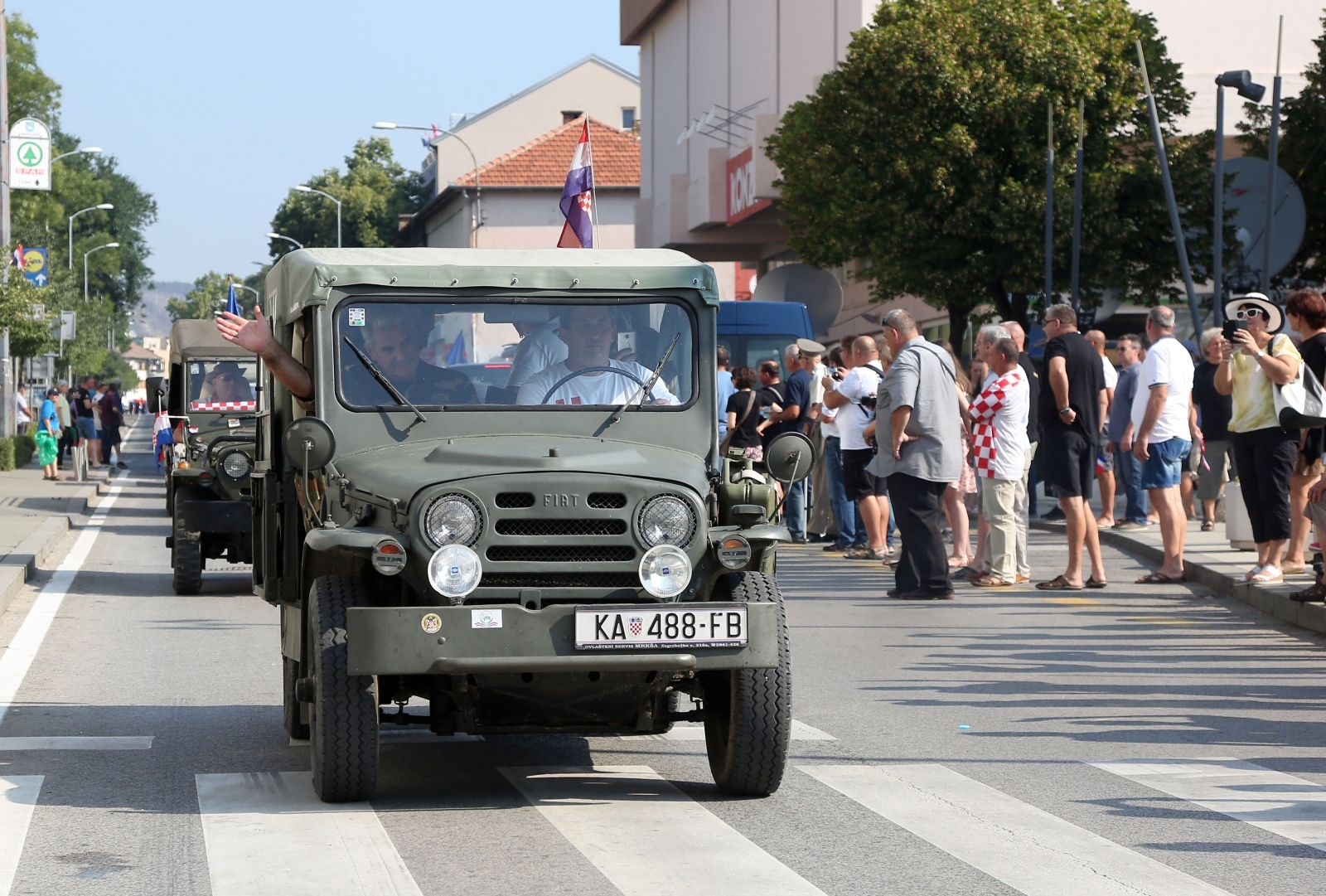 Knin: Mimohod motocikala i starodobnih vojnih vozila