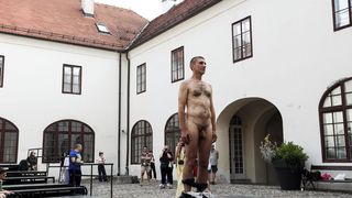 Siniša Labrović: Performans “Poštovani gospodine predsjedniče, možete me poljubiti u guzicu” Siniša Labrović: Performans “Poštovani gospodine predsjedniče, možete me poljubiti u guzicu”