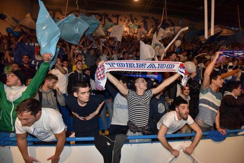 Humanitarno gledanje utakmic Zadar-Cibona (85-84) u Jazinama