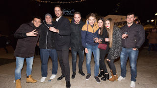 Doček 2017: Najluđa noć na zadarskom Poluotoku privukla više tisuća Zadrana i gostiju Doček 2017: Najluđa noć na zadarskom Poluotoku privukla više tisuća Zadrana i gostiju