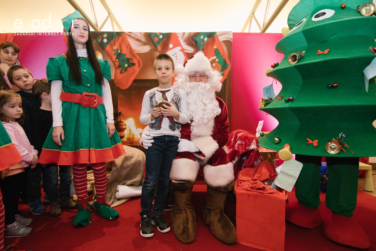 Zimski sportovi s Djedom Božićnjakom Zimski sportovi s Djedom Božićnjakom