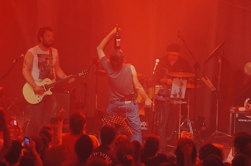 Nakon Porina, Goran Bare i Majke održali su slavljenički koncert u prepunoj Stereo dvorani u Rijeci.